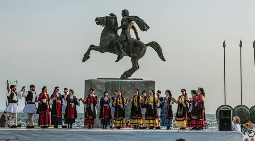 Ηπειρώτικοι χοροί στην Παραλία Θεσσαλονίκης (+Βίντεο)
